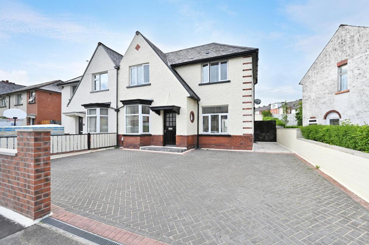 Sleek And Stylish 3 Bed In Bolton - Garden - Parking Villa Exterior foto