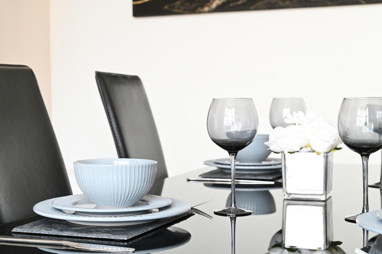 Sleek And Stylish 3 Bed In Bolton - Garden - Parking Villa Exterior foto